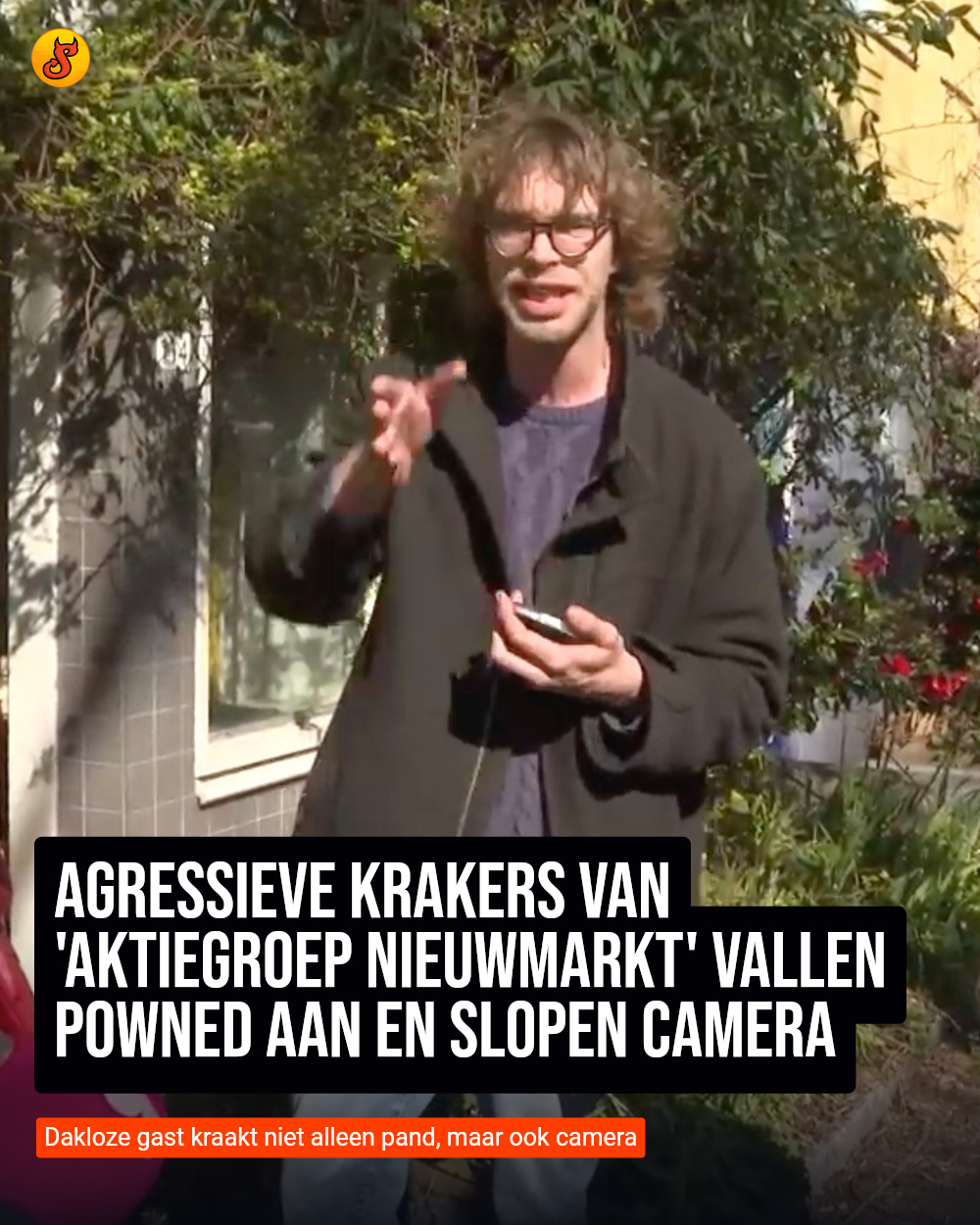 Agressieve krakers van 'Aktiegroep Nieuwmarkt' vallen PowNed aan en slopen camera