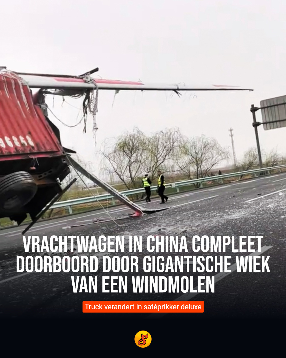 Vrachtwagen in China compleet doorboord door gigantische wiek van een windmolen