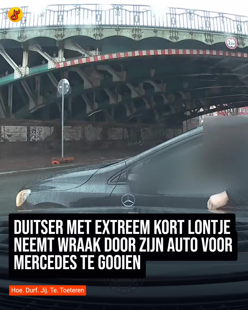 Duitser met extreem kort lontje neemt wraak door zijn auto voor Mercedes te gooien