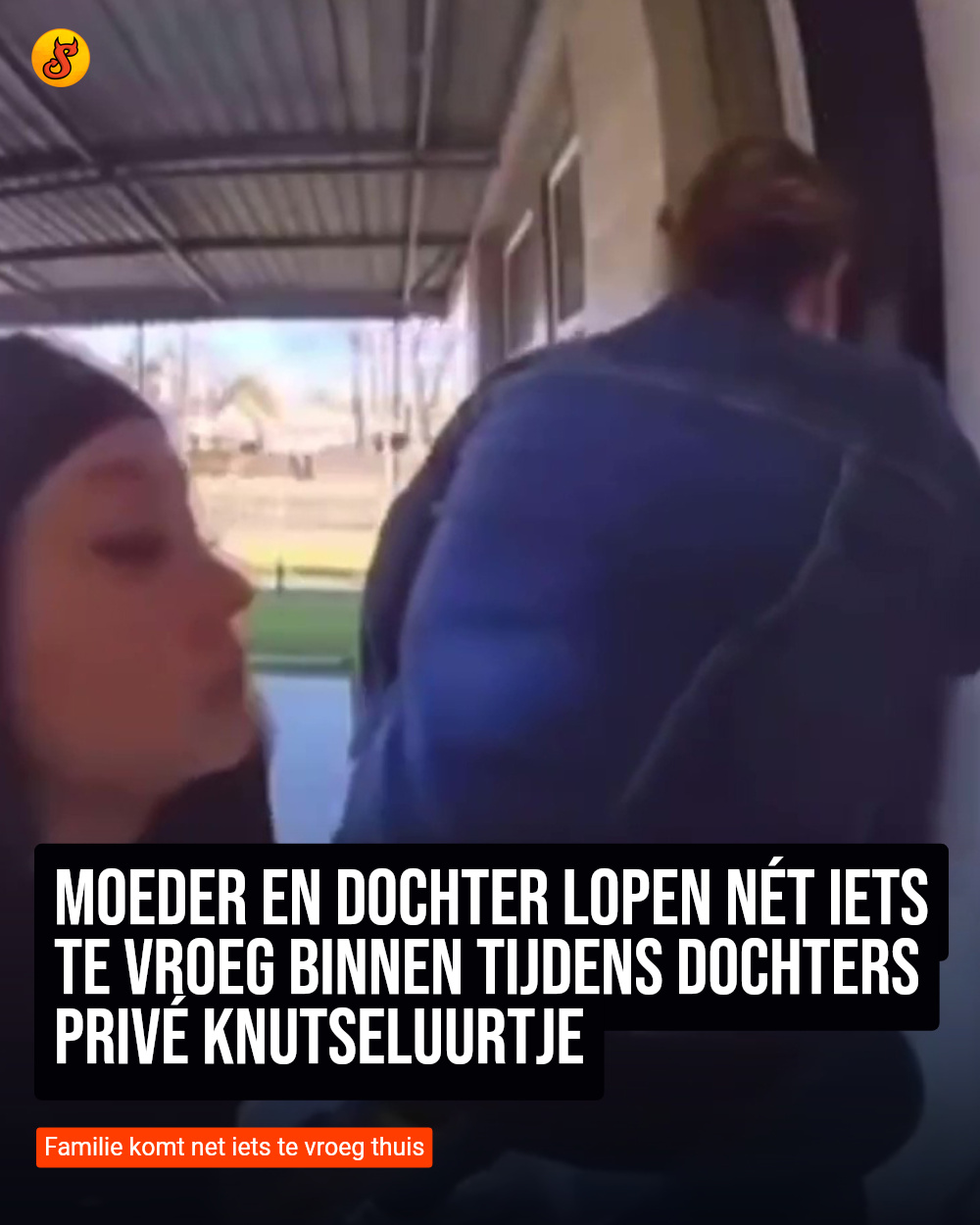 Moeder en dochter lopen nét iets te vroeg binnen tijdens dochters privé knutseluurtje