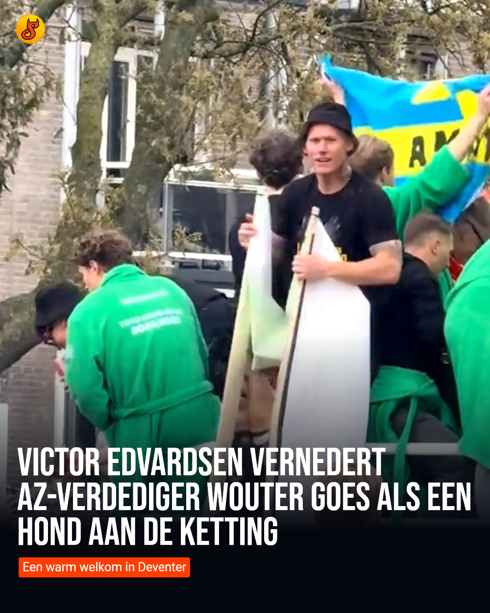 Victor Edvardsen vernedert AZ-verdediger Wouter Goes als een hond aan de ketting
