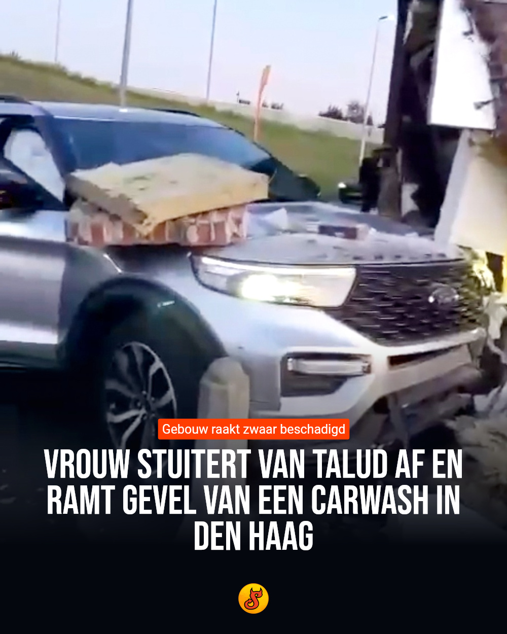 Vrouw stuitert van talud af en ramt gevel van een carwash in Den Haag