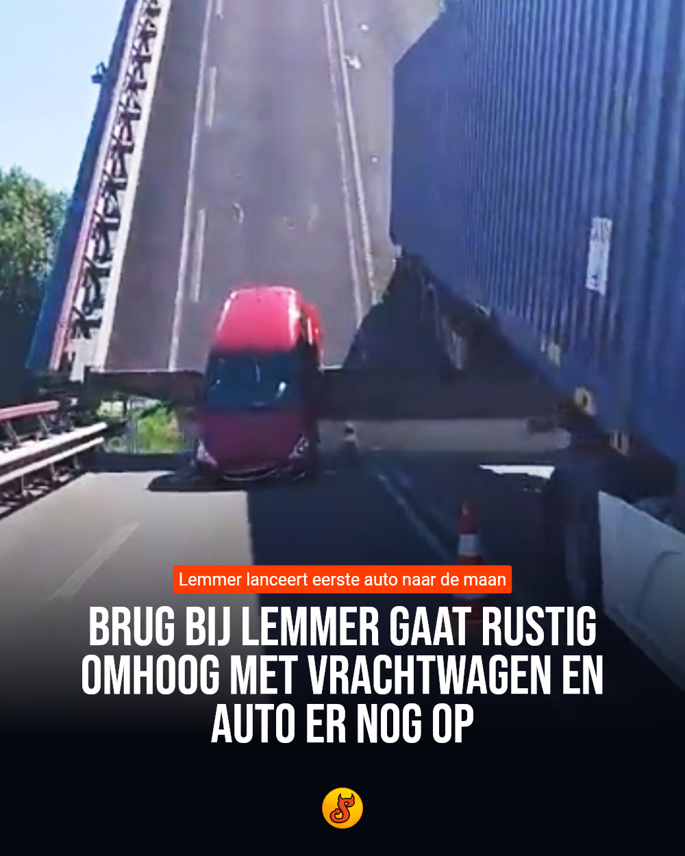 Brug bij Lemmer gaat rustig omhoog met vrachtwagen en auto er nog op