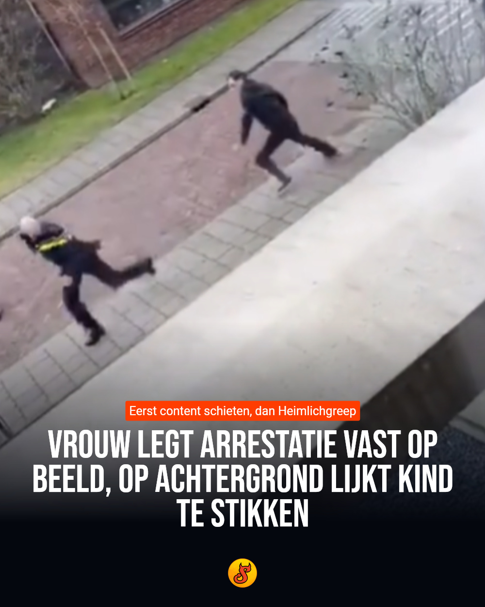 Vrouw legt arrestatie vast op beeld, op achtergrond lijkt kind te stikken