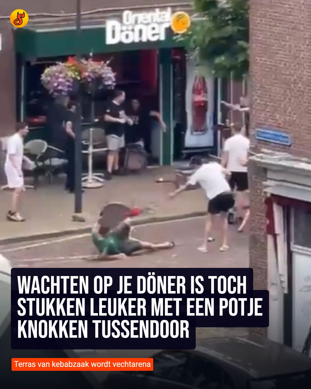 Wachten op je döner is toch stukken leuker met een potje knokken tussendoor