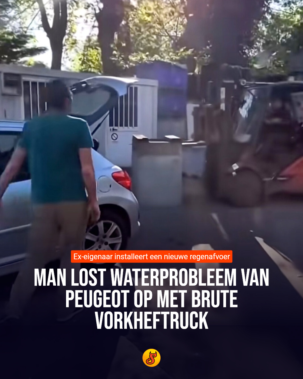 Man lost waterprobleem van Peugeot op met brute vorkheftruck