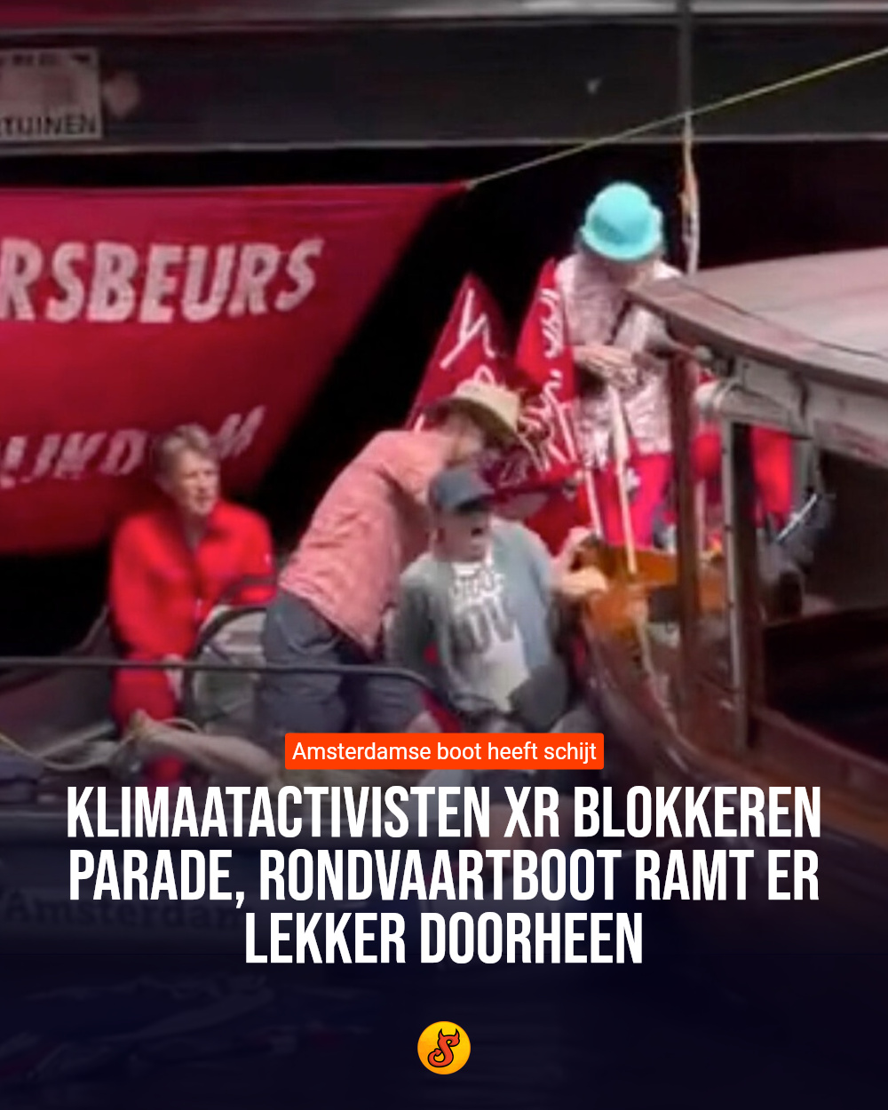 Klimaatactivisten XR blokkeren parade, rondvaartboot ramt er lekker doorheen
