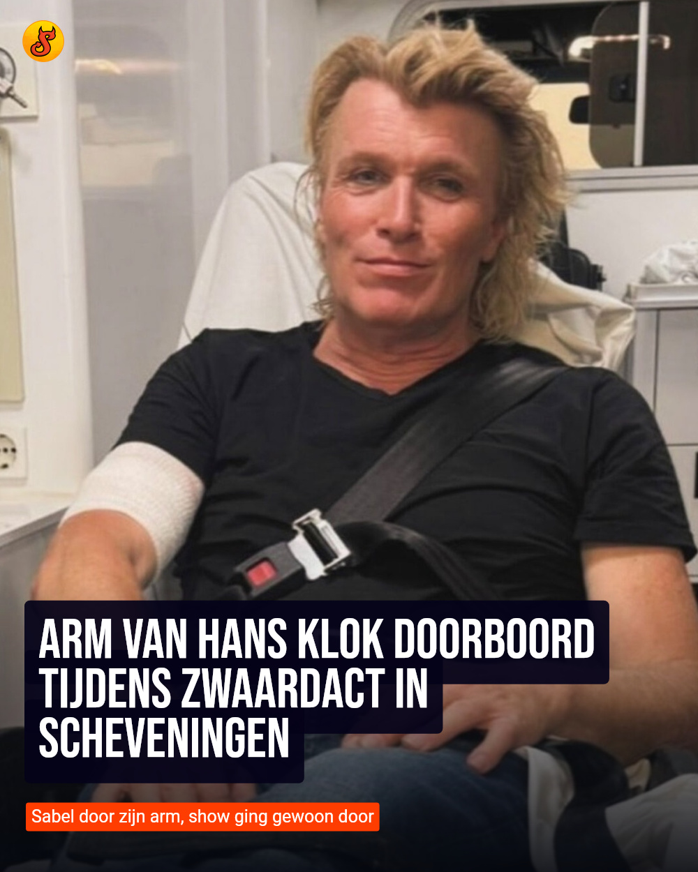 Arm van Hans Klok doorboord tijdens zwaardact in Scheveningen