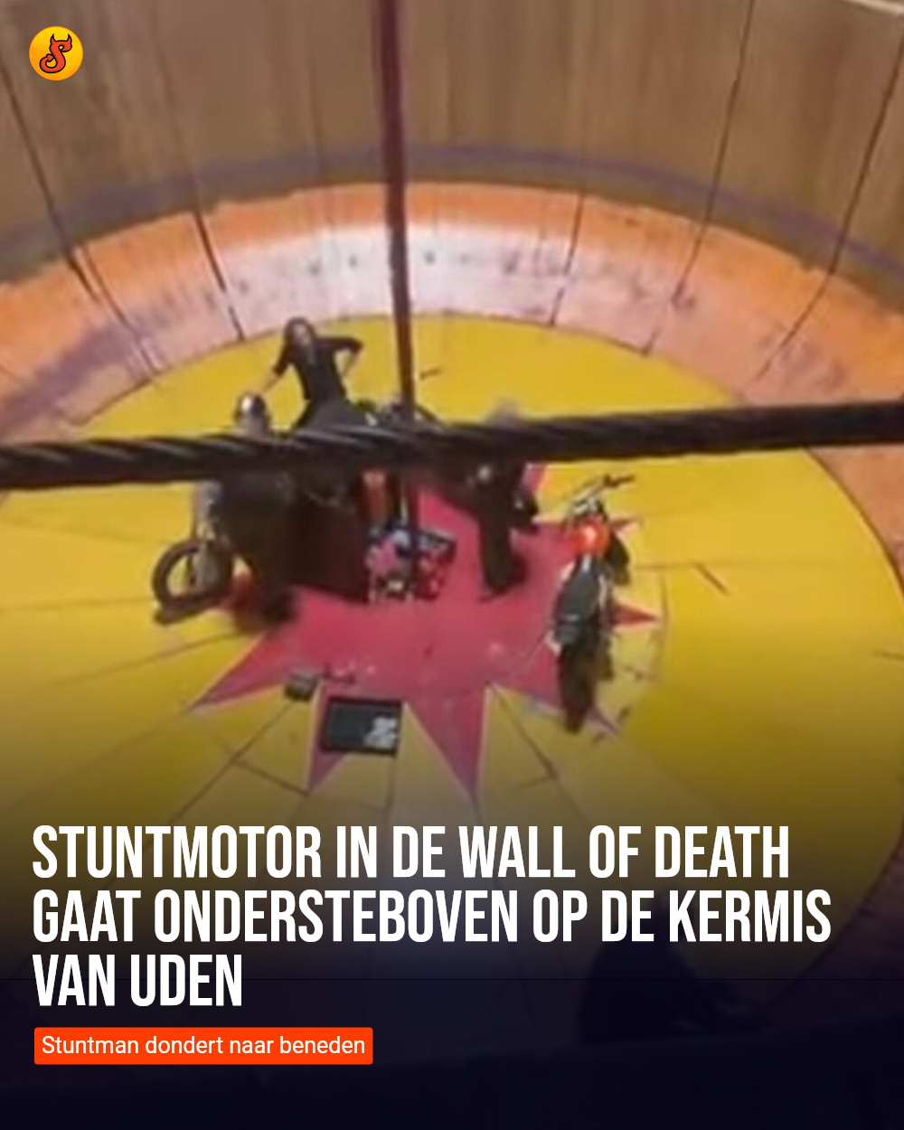 Stuntmotor in de Wall of Death gaat ondersteboven op de kermis van Uden