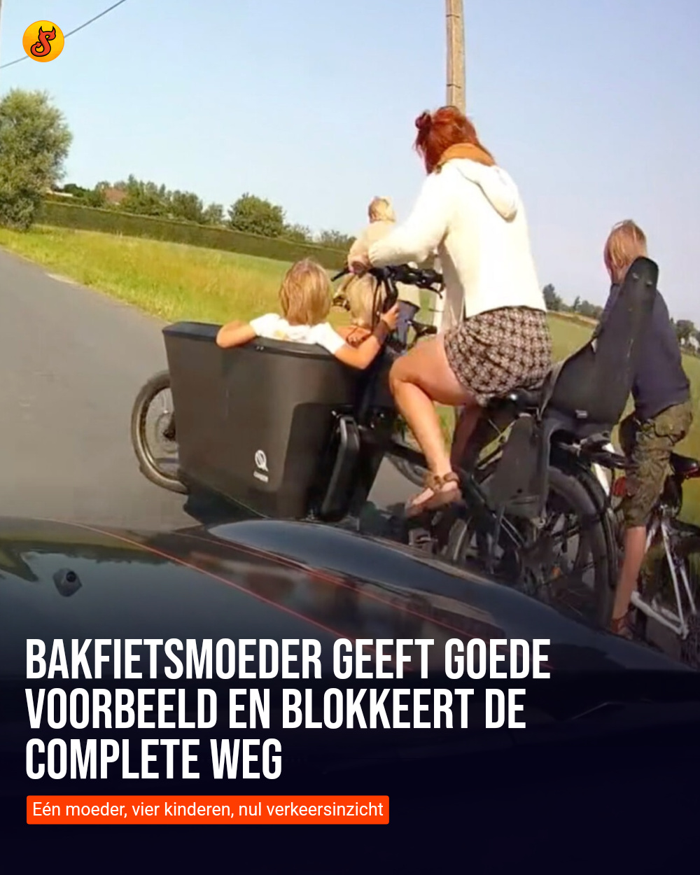 Bakfietsmoeder geeft goede voorbeeld en blokkeert de complete weg