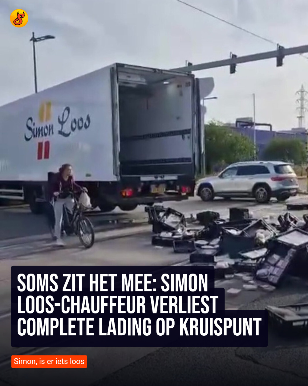 Soms zit het mee: Simon Loos-chauffeur verliest complete lading op kruispunt