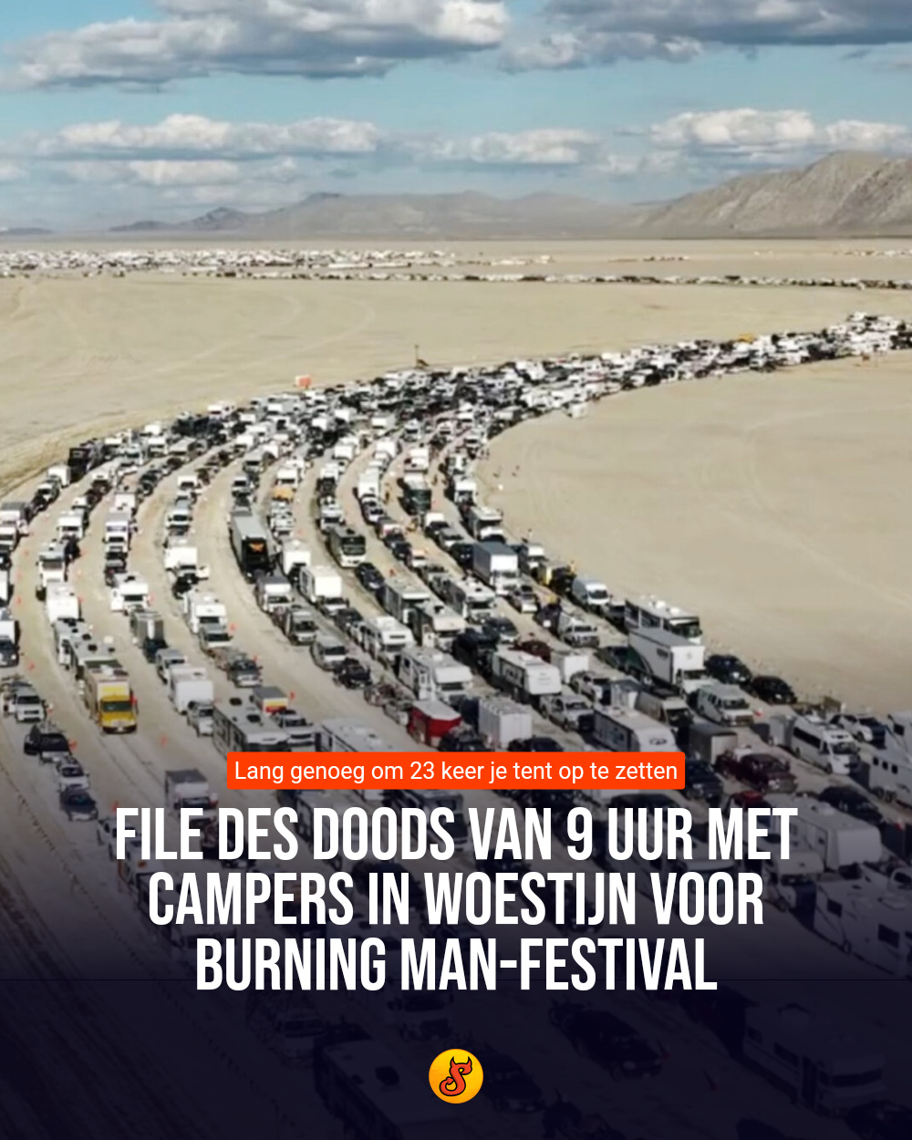 File des doods van 9 uur met campers in woestijn voor Burning Man-festival