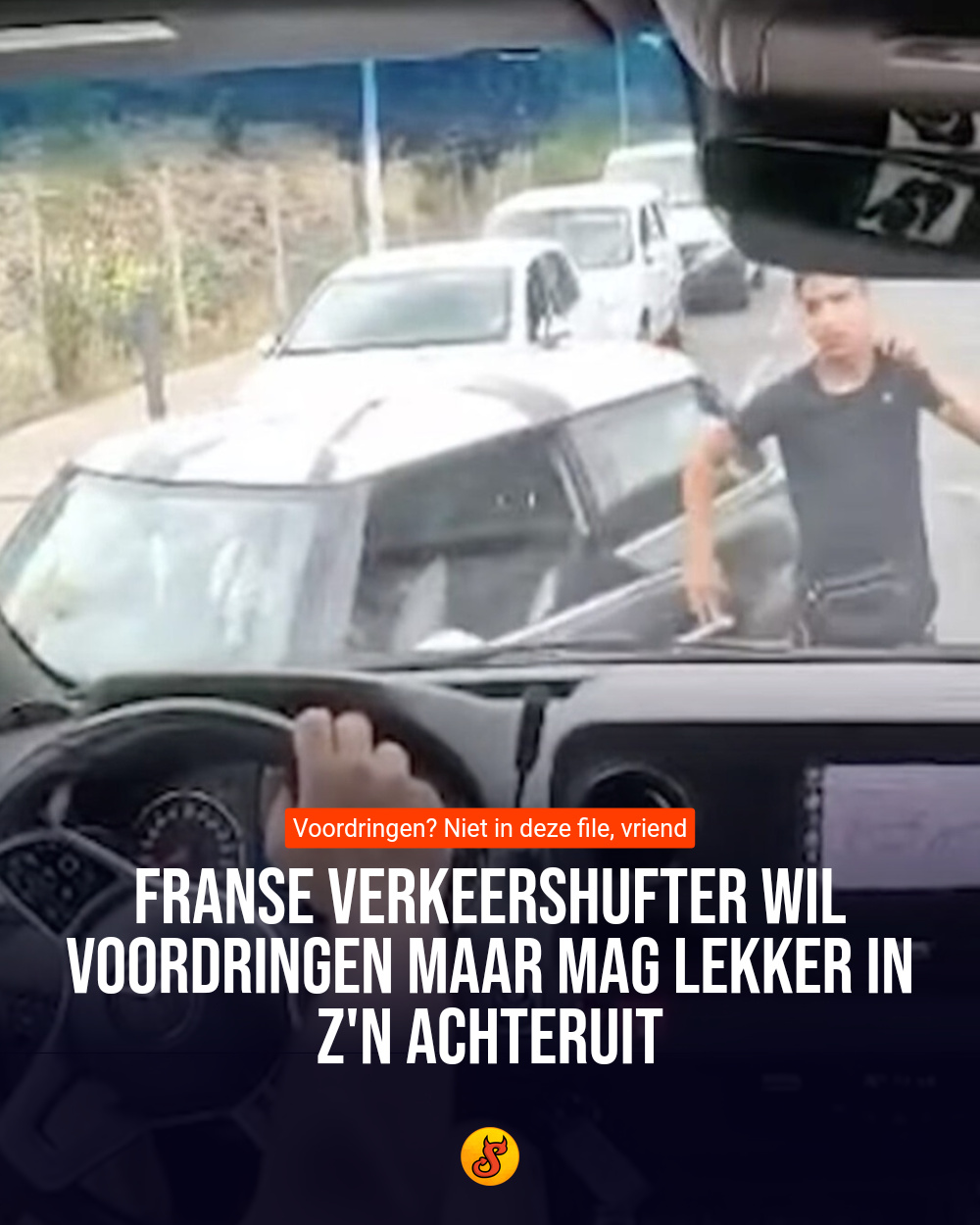 Franse verkeershufter wil voordringen maar mag lekker in z'n achteruit