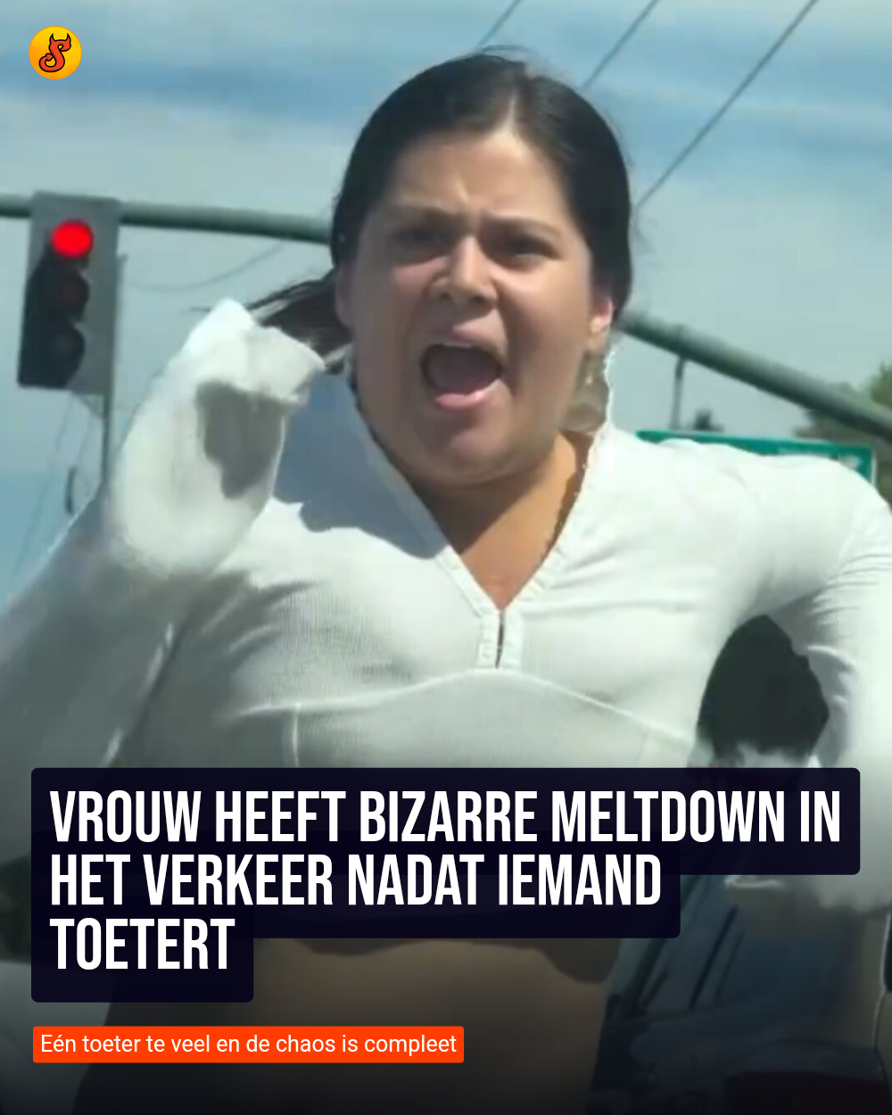 Vrouw heeft bizarre meltdown in het verkeer nadat iemand toetert