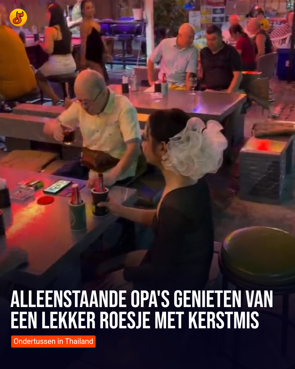 Alleenstaande opa's genieten van een lekker roesje met Kerstmis