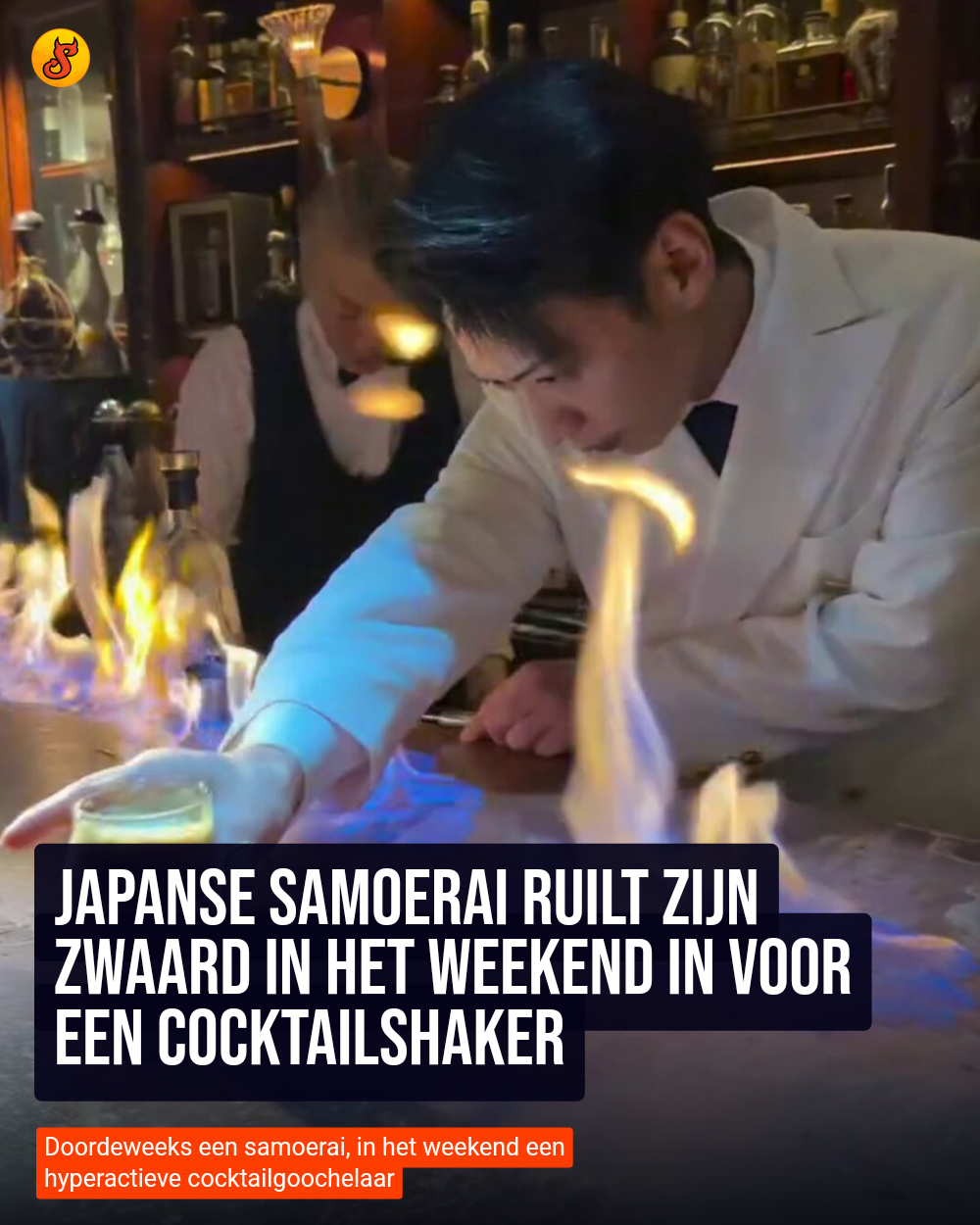 Japanse samoerai ruilt zijn zwaard in het weekend in voor een cocktailshaker