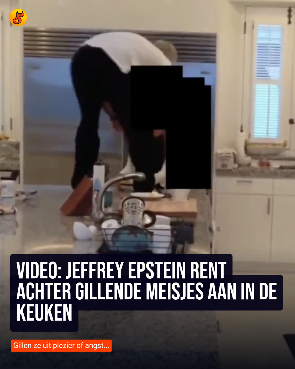 Video: Jeffrey Epstein rent achter gillende meisjes aan in de keuken