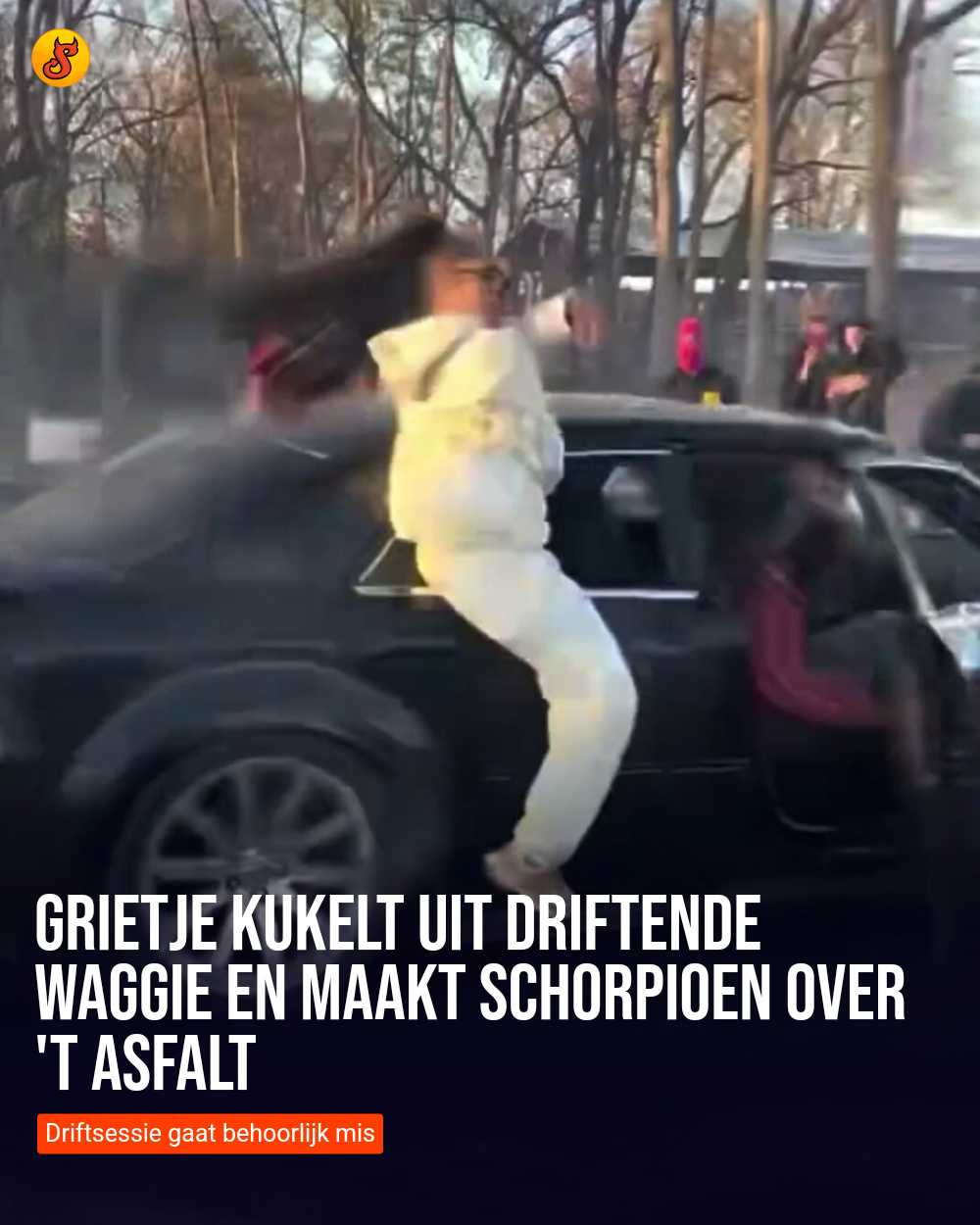 Grietje kukelt uit driftende waggie en maakt schorpioen over 't asfalt