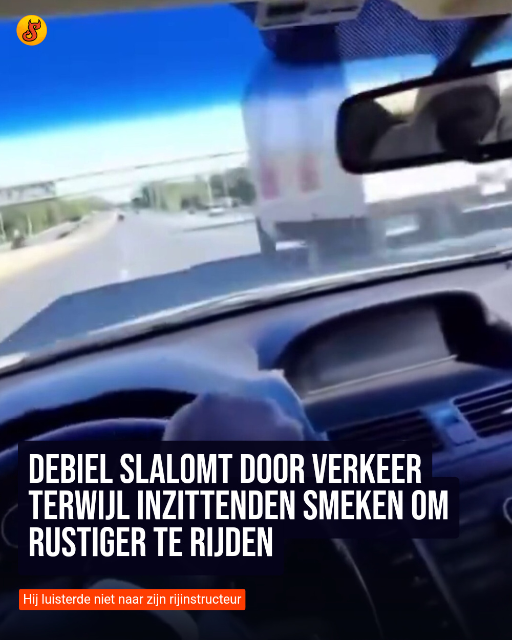 Debiel slalomt door verkeer terwijl inzittenden smeken om rustiger te rijden