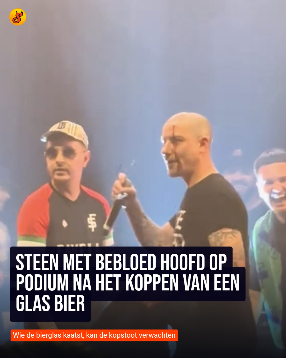Steen met bebloed hoofd op podium na het koppen van een glas bier