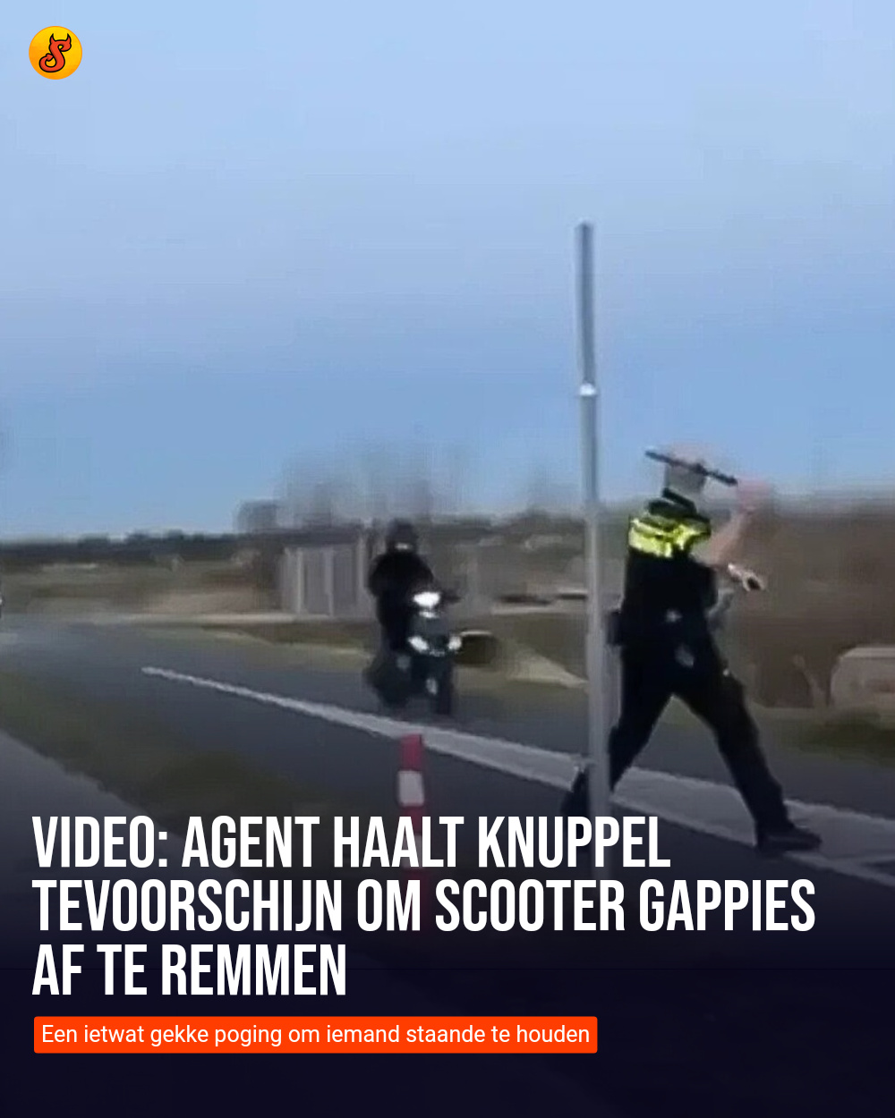 VIDEO: Agent haalt knuppel tevoorschijn om scooter gappies af te remmen