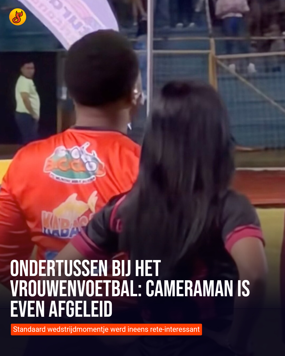 Ondertussen bij het vrouwenvoetbal: Cameraman is even afgeleid