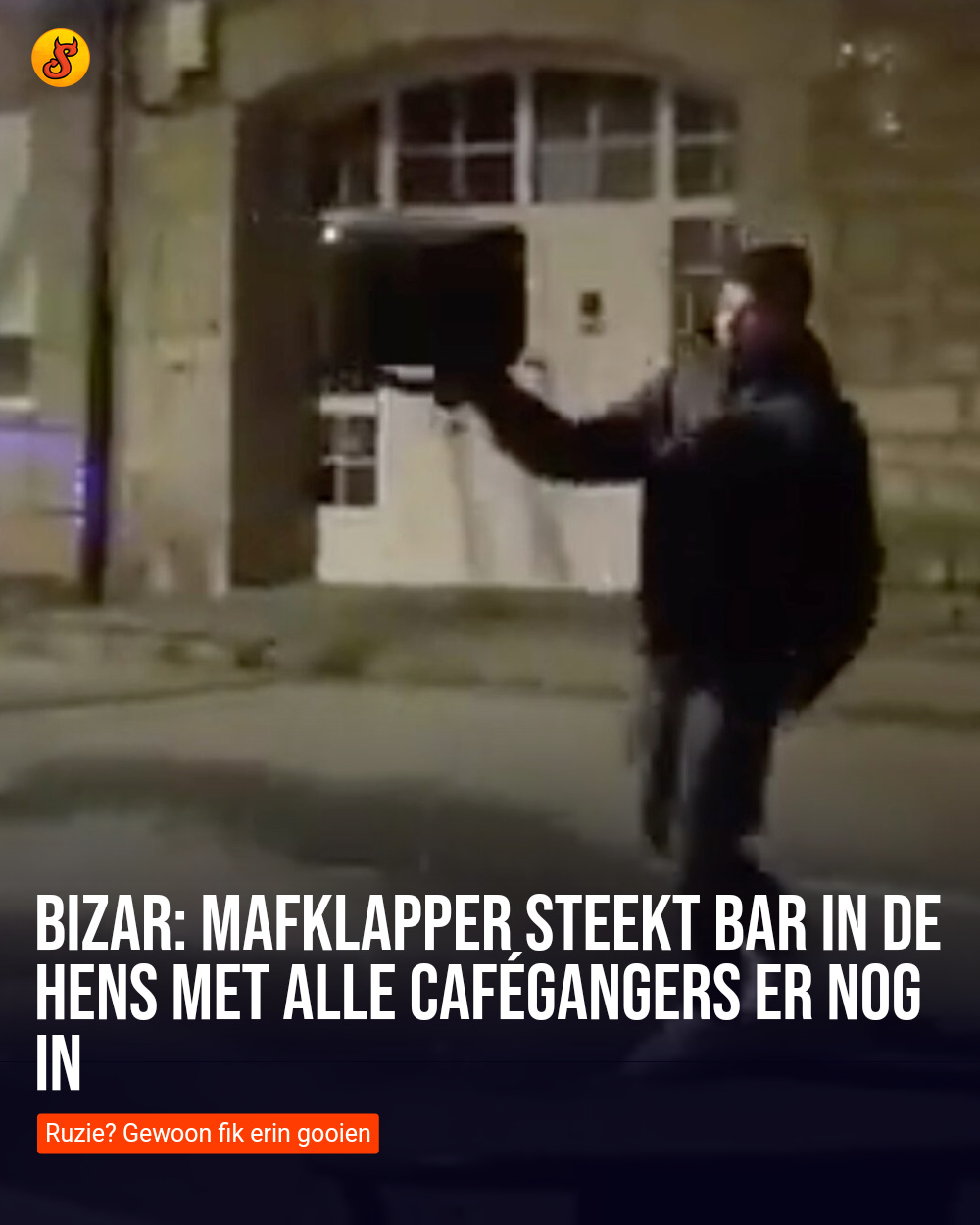 Bizar: Mafklapper steekt bar in de hens met alle cafégangers er nog in