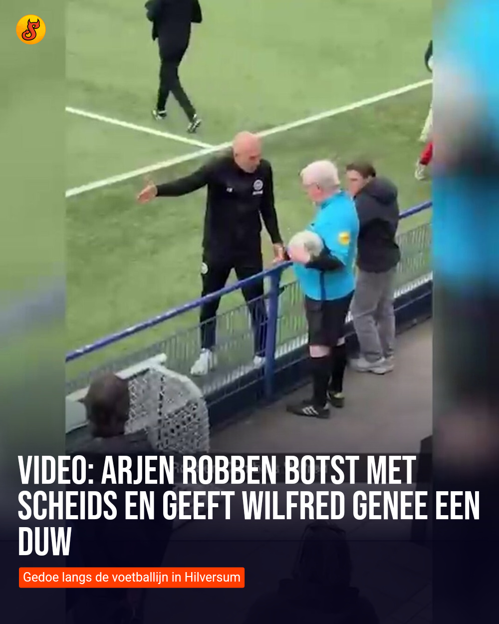 Video: Arjen Robben botst met scheids en geeft Wilfred Genee een duw