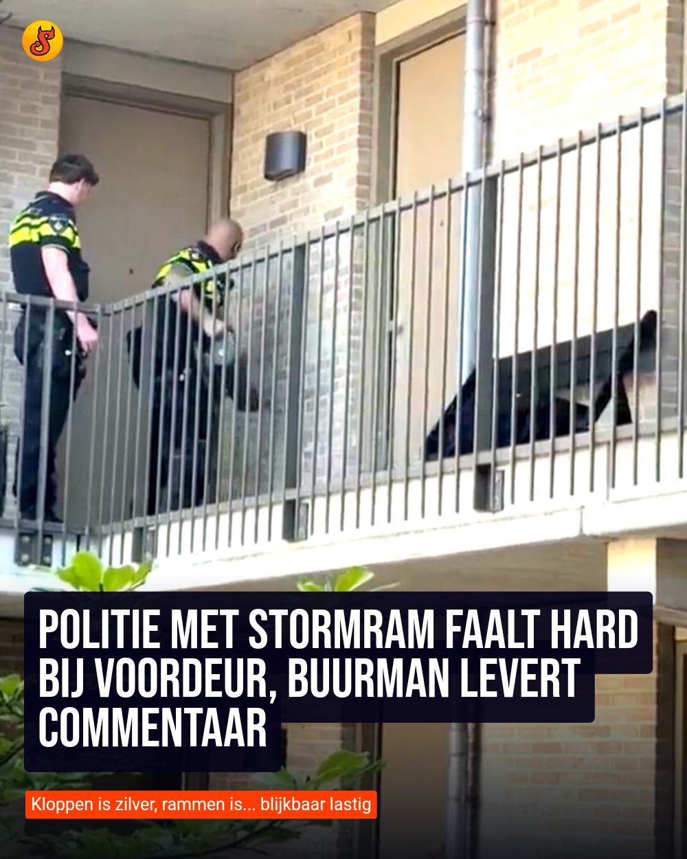 Politie met stormram faalt hard bij voordeur, buurman levert commentaar