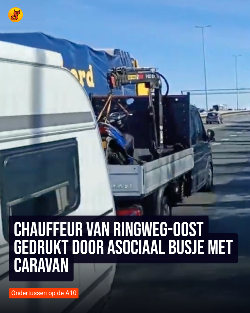 Chauffeur van Ringweg-Oost gedrukt door asociaal busje met caravan