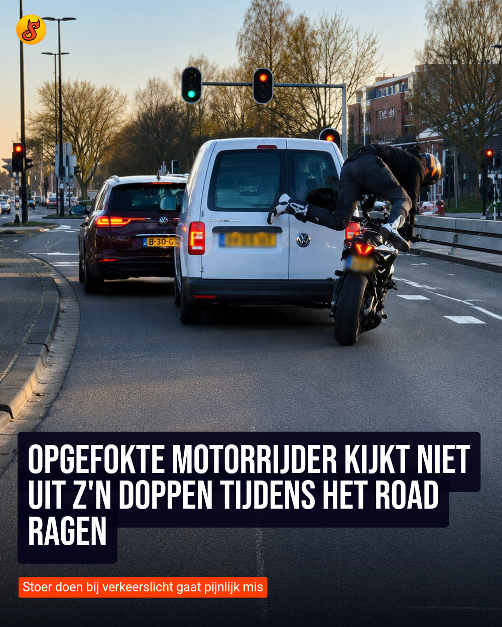 Opgefokte motorrijder kijkt niet uit z'n doppen tijdens het road ragen