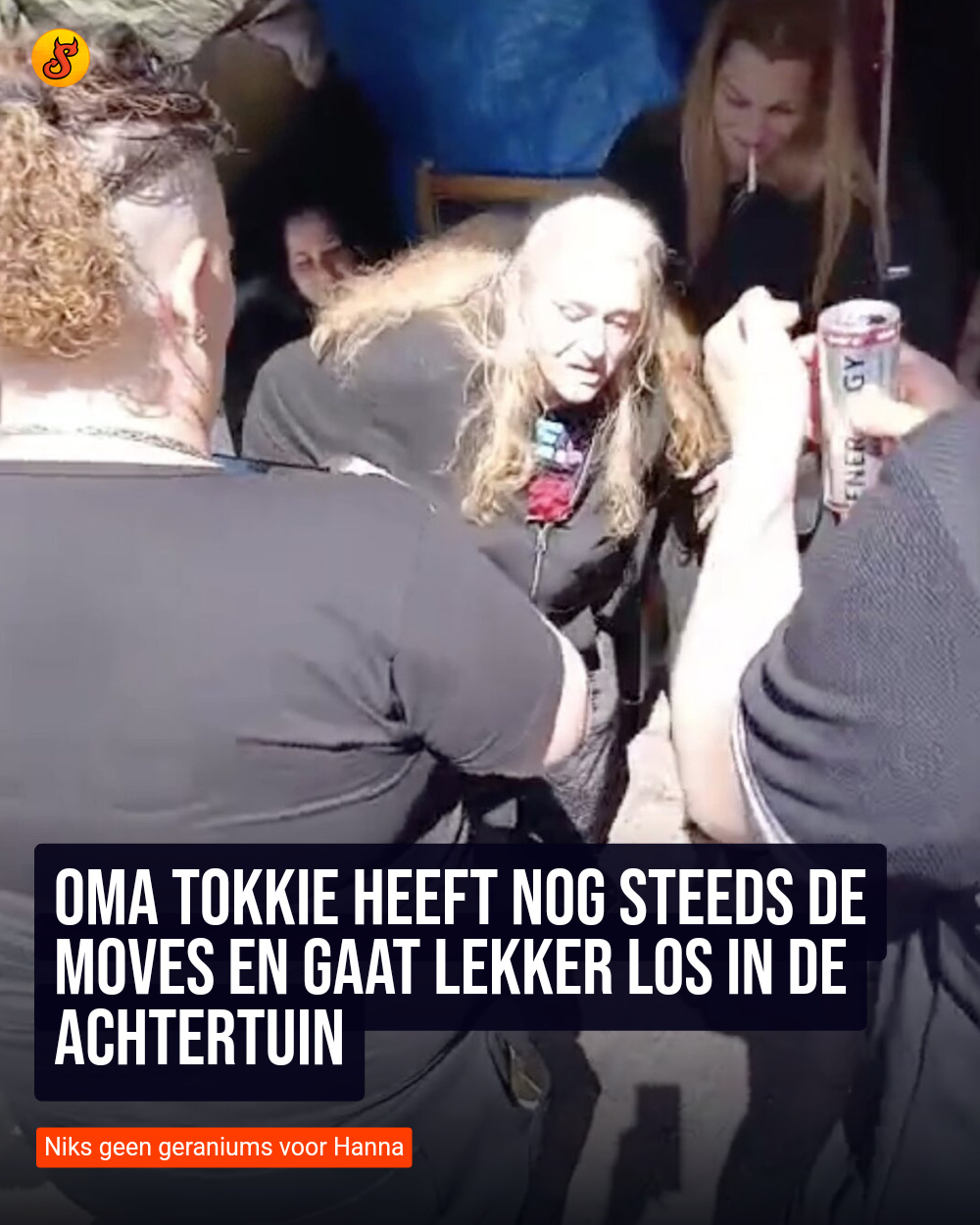 Oma Tokkie heeft nog steeds de moves en gaat lekker los in de achtertuin