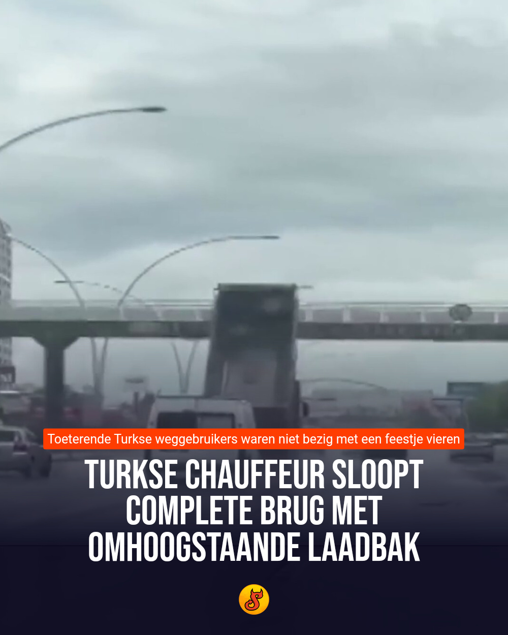 Turkse chauffeur sloopt complete brug met omhoogstaande laadbak