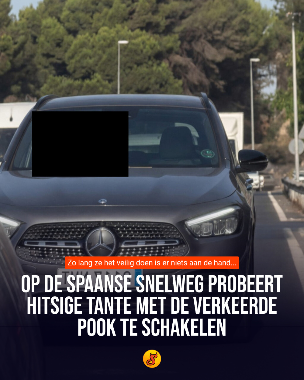 Op de Spaanse snelweg probeert hitsige tante met de verkeerde pook te schakelen