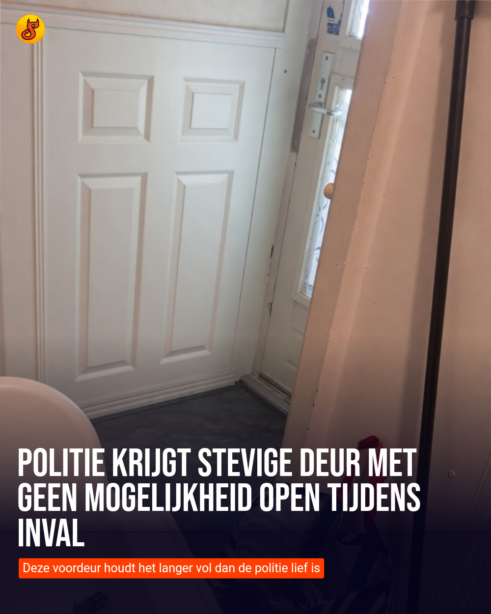 Politie krijgt stevige deur met geen mogelijkheid open tijdens inval