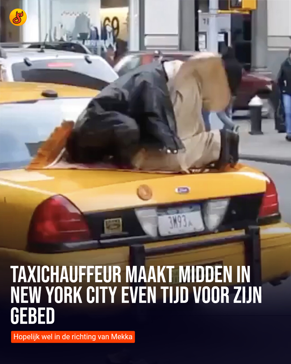 Taxichauffeur maakt midden in New York City even tijd voor zijn gebed