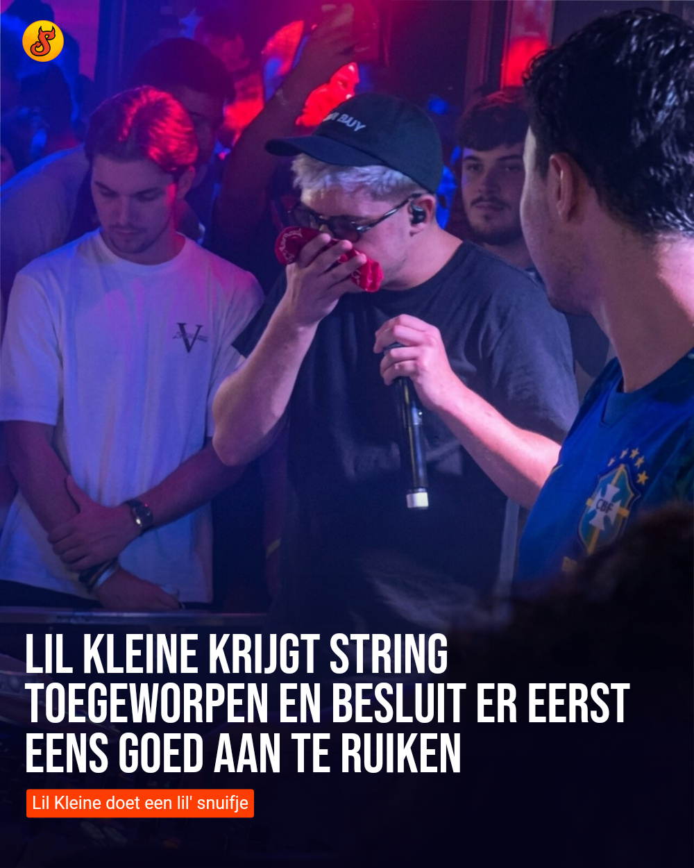 Lil Kleine krijgt string toegeworpen en besluit er eerst eens goed aan te ruiken