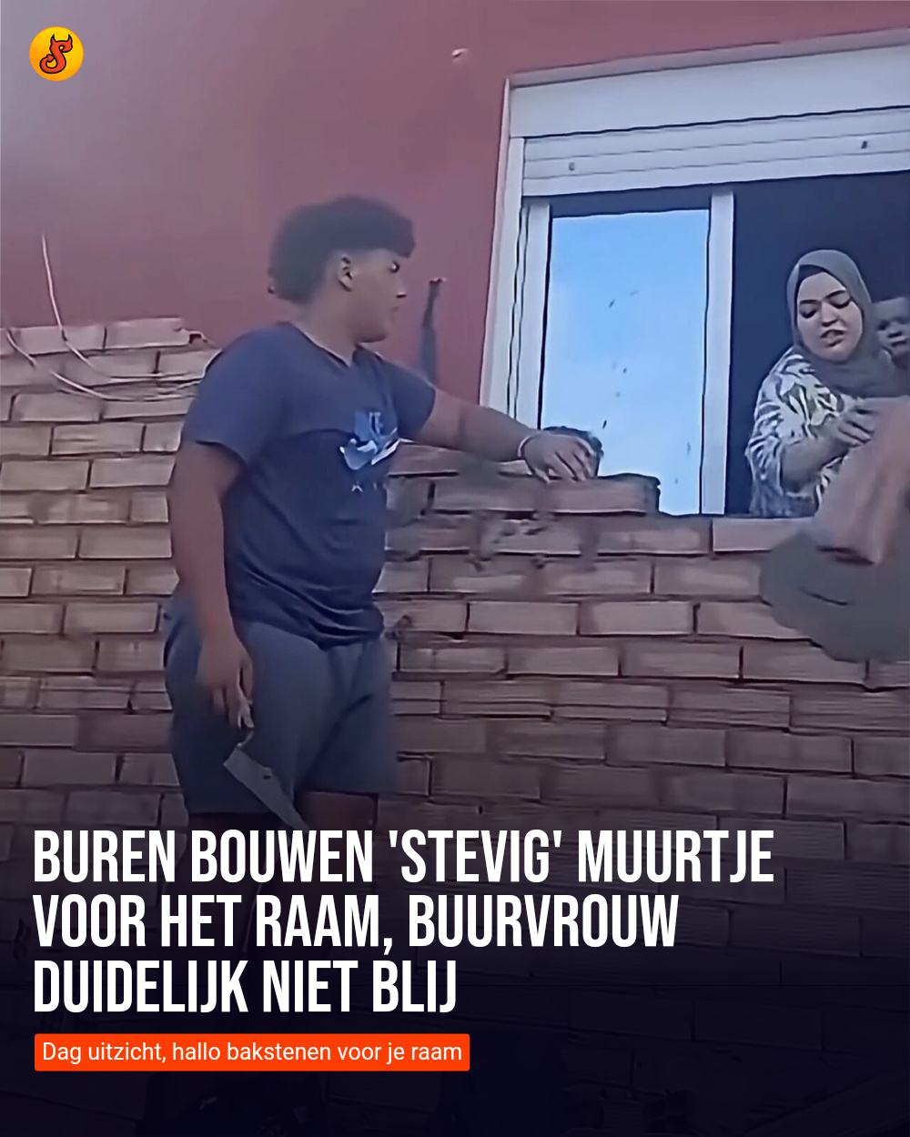 Buren bouwen 'stevig' muurtje voor het raam, buurvrouw duidelijk niet blij