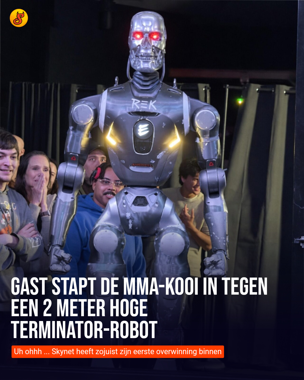 Gast stapt de MMA-kooi in tegen een 2 meter hoge Terminator-robot