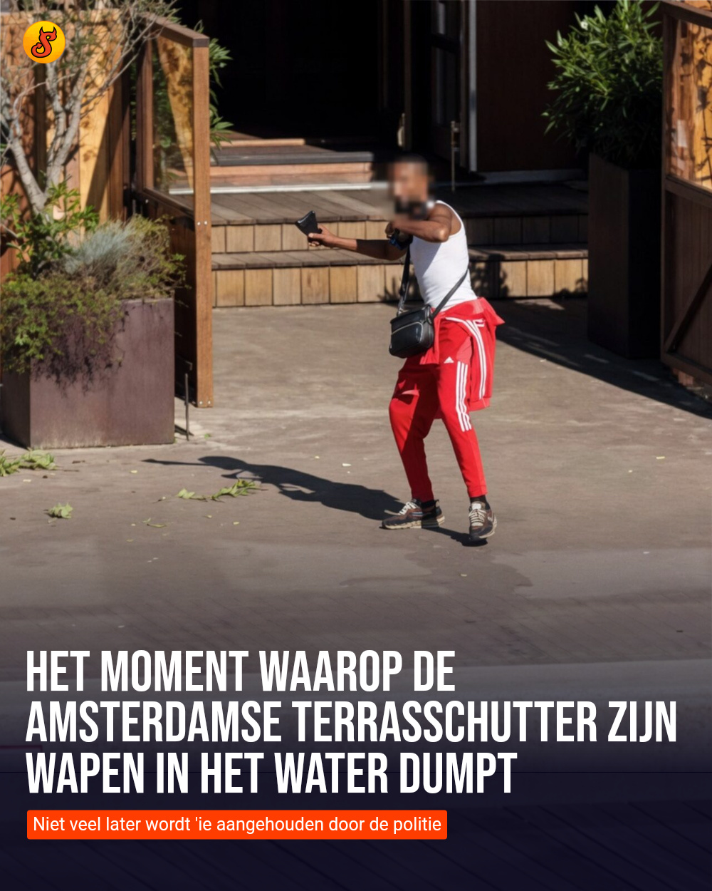 Het moment waarop de Amsterdamse terrasschutter zijn wapen in het water dumpt