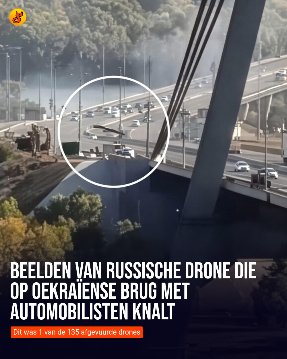 Beelden van Russische drone die op Oekraïense brug met automobilisten knalt