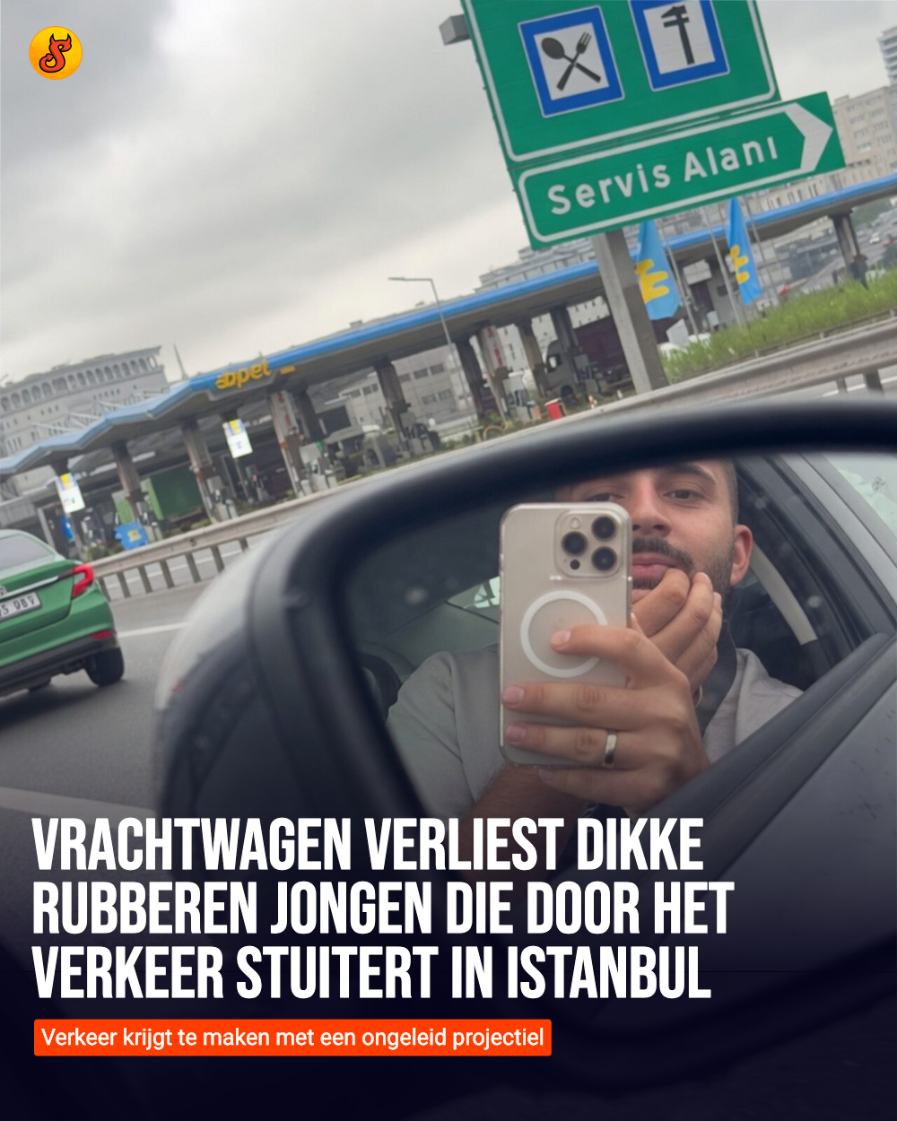 Vrachtwagen verliest dikke rubberen jongen die door het verkeer stuitert in Istanbul
