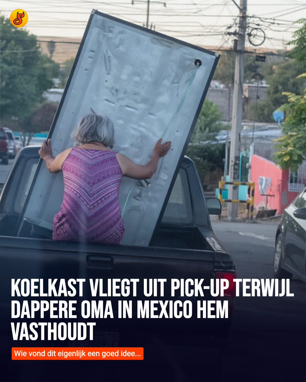 Koelkast vliegt uit pick-up terwijl dappere oma in Mexico hem vasthoudt