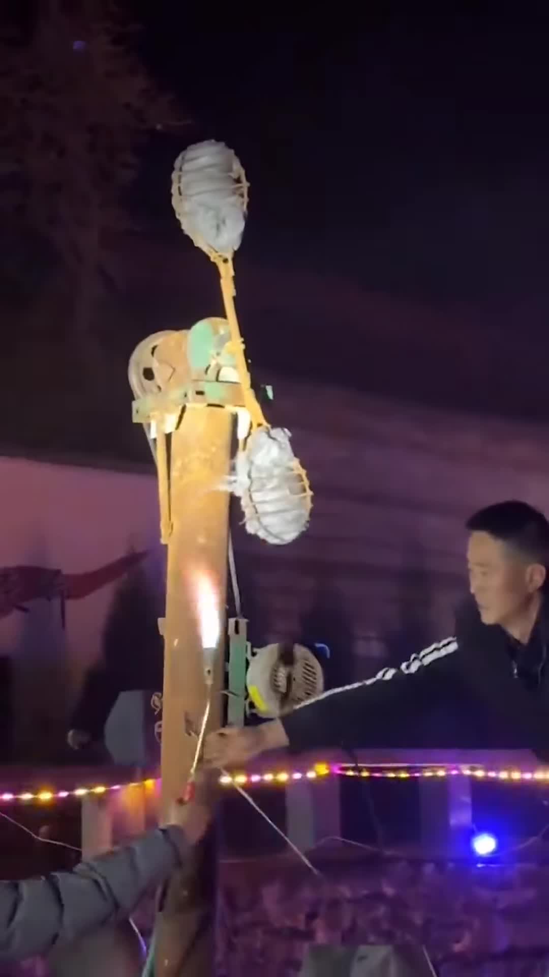 Met wat staalwol maak je je eigen vuurwerk