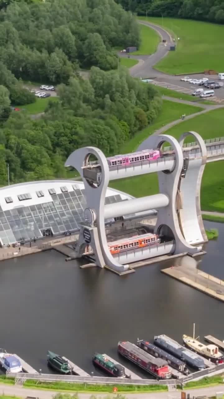 Dankzij deze bizarre sluis kunnen boten 35 meter de hoogte in
