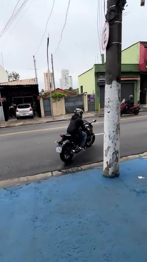 Motorrijder kan nie rijden nie!