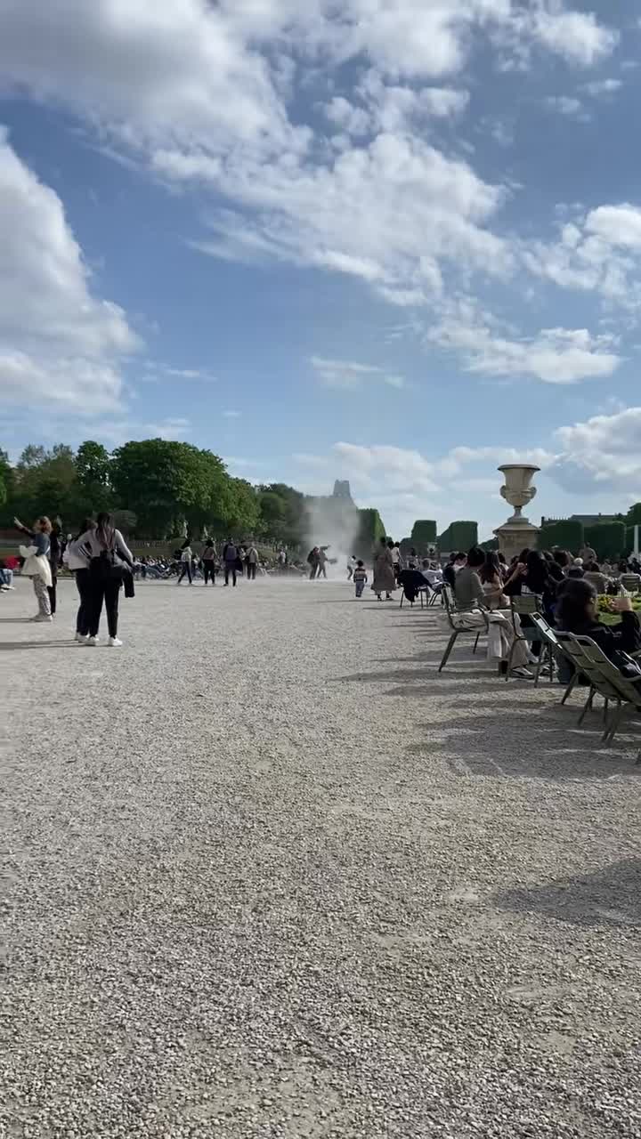 Mega tornado zorgt voor onrust in Parijs' park