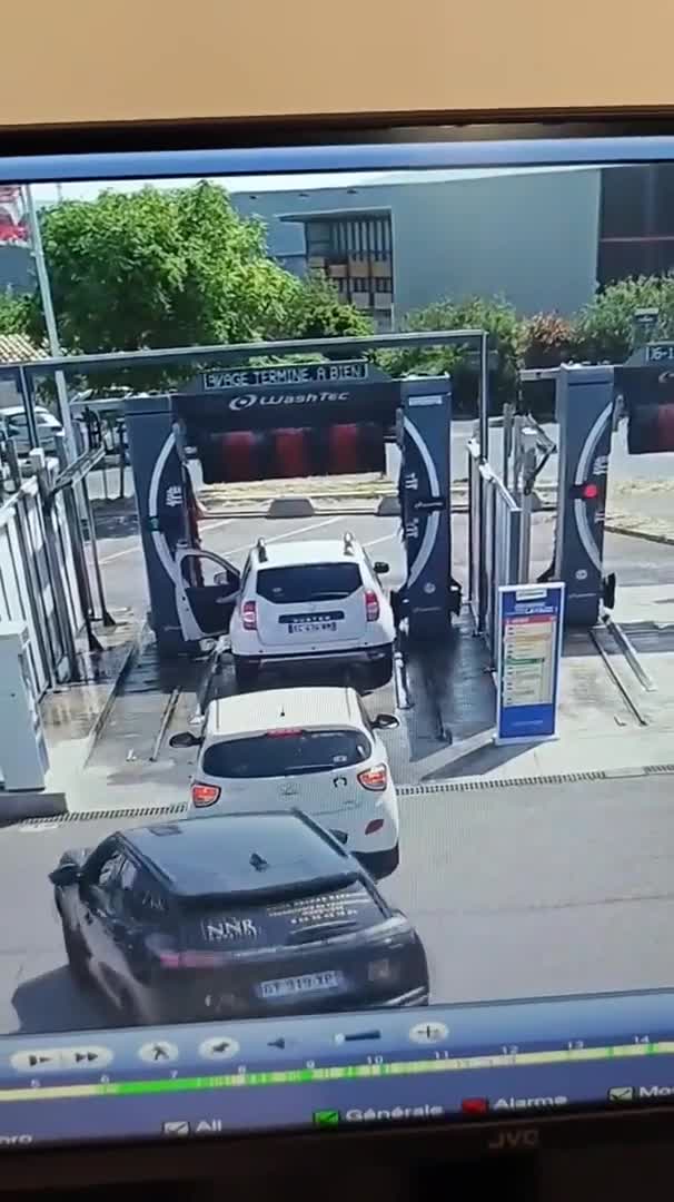 Maat, kun je ff tempo maken met je auto wassen?