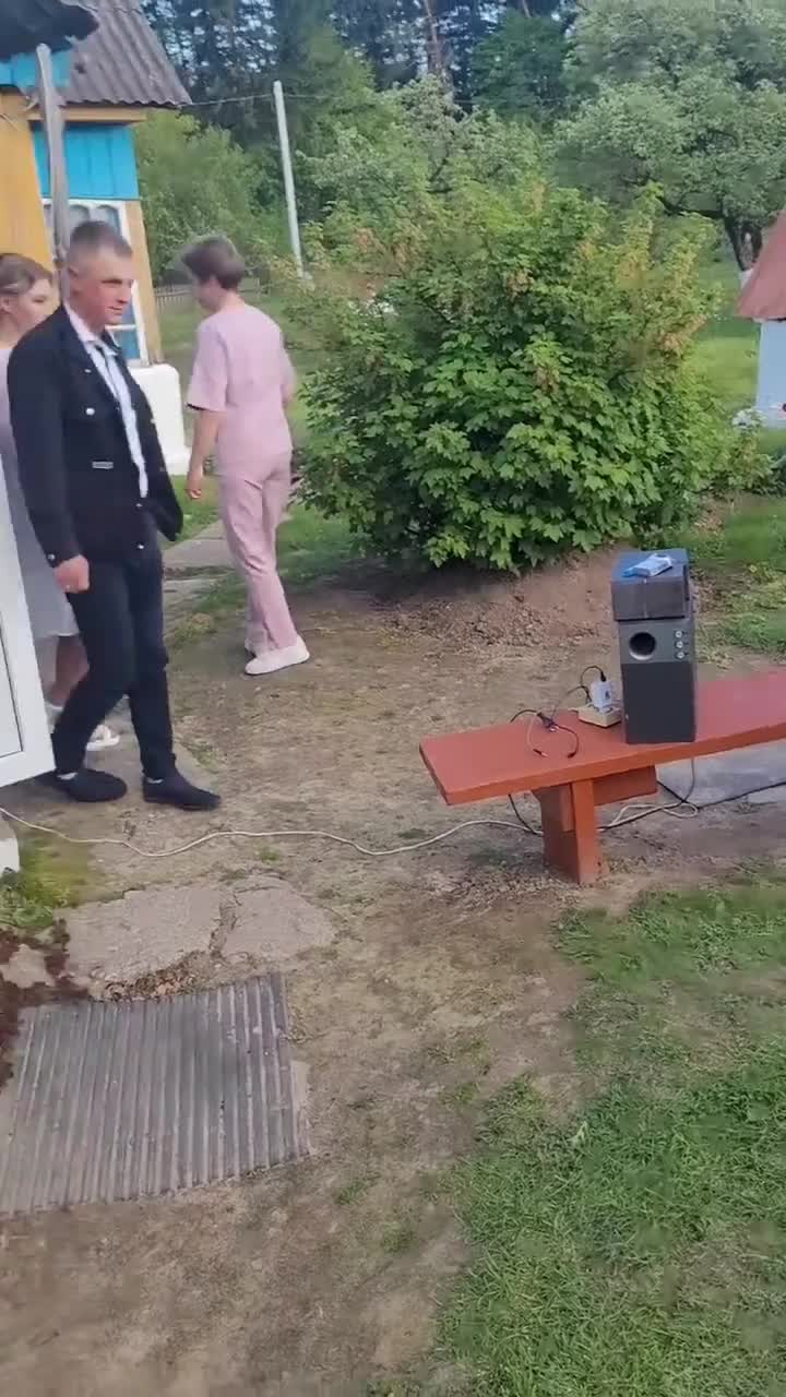 Tranentrekkende verrassing bij een huwelijk in het oostblok