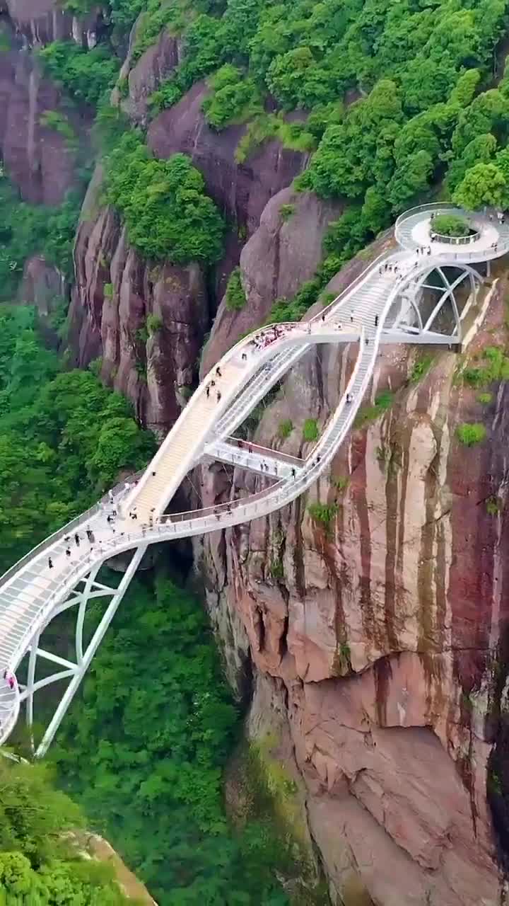 Chinese brug voor de echte adrenalineliefhebbers